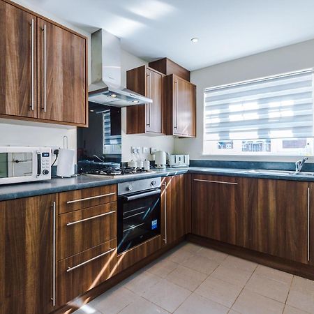 Modern Semi Detached In A Quiet Location, Driveway Parking Villa Ewloe Exterior foto