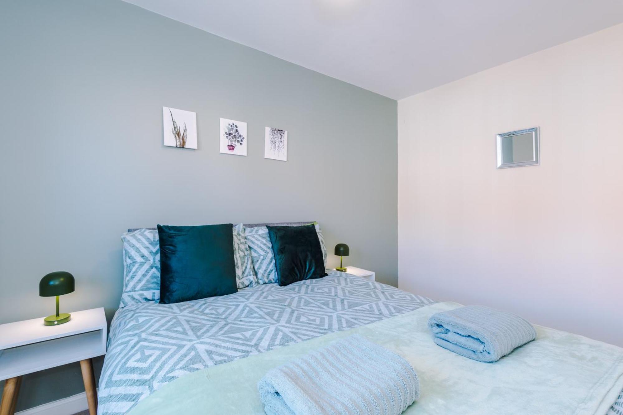 Modern Semi Detached In A Quiet Location, Driveway Parking Villa Ewloe Exterior foto