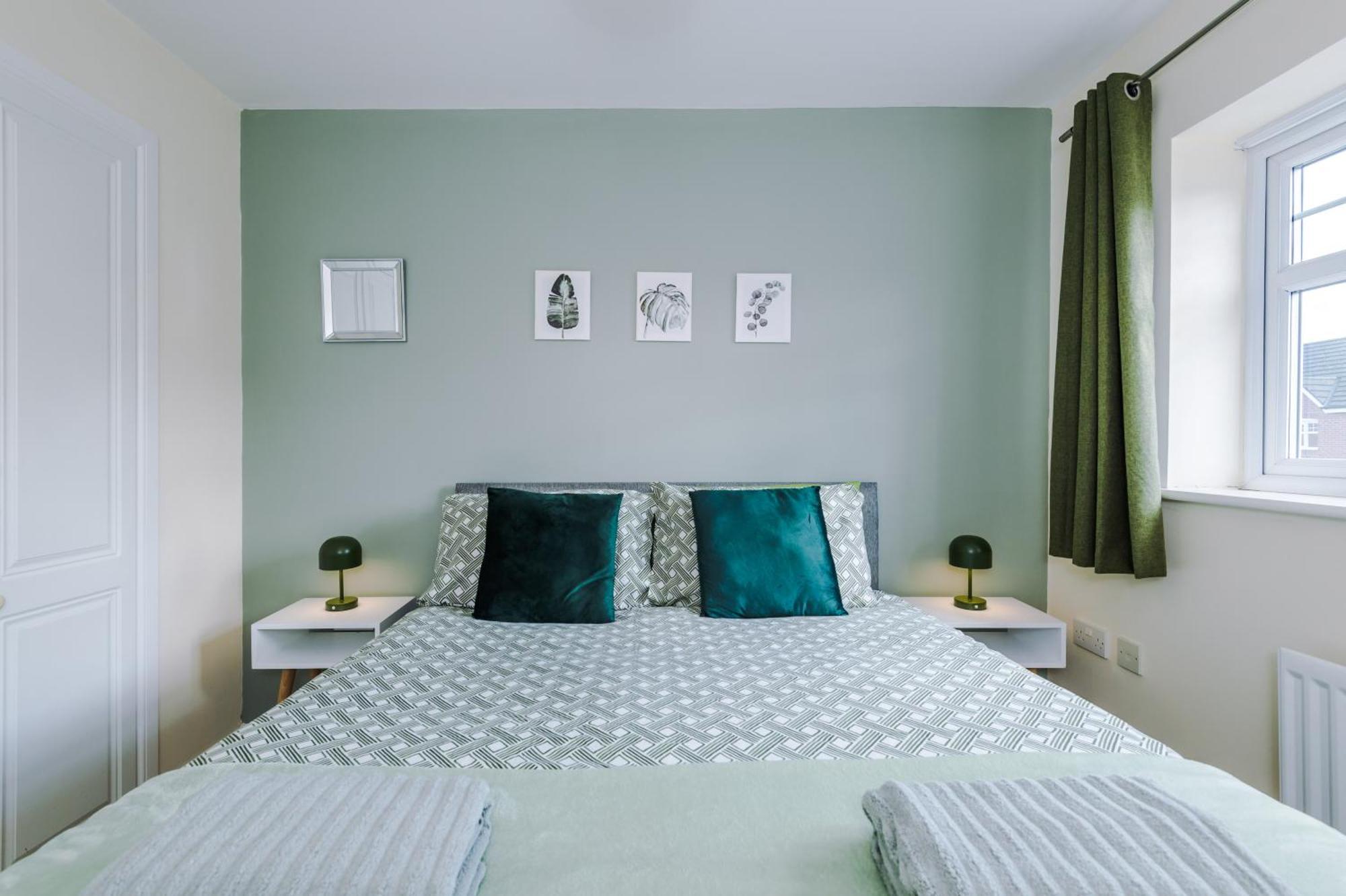 Modern Semi Detached In A Quiet Location, Driveway Parking Villa Ewloe Exterior foto