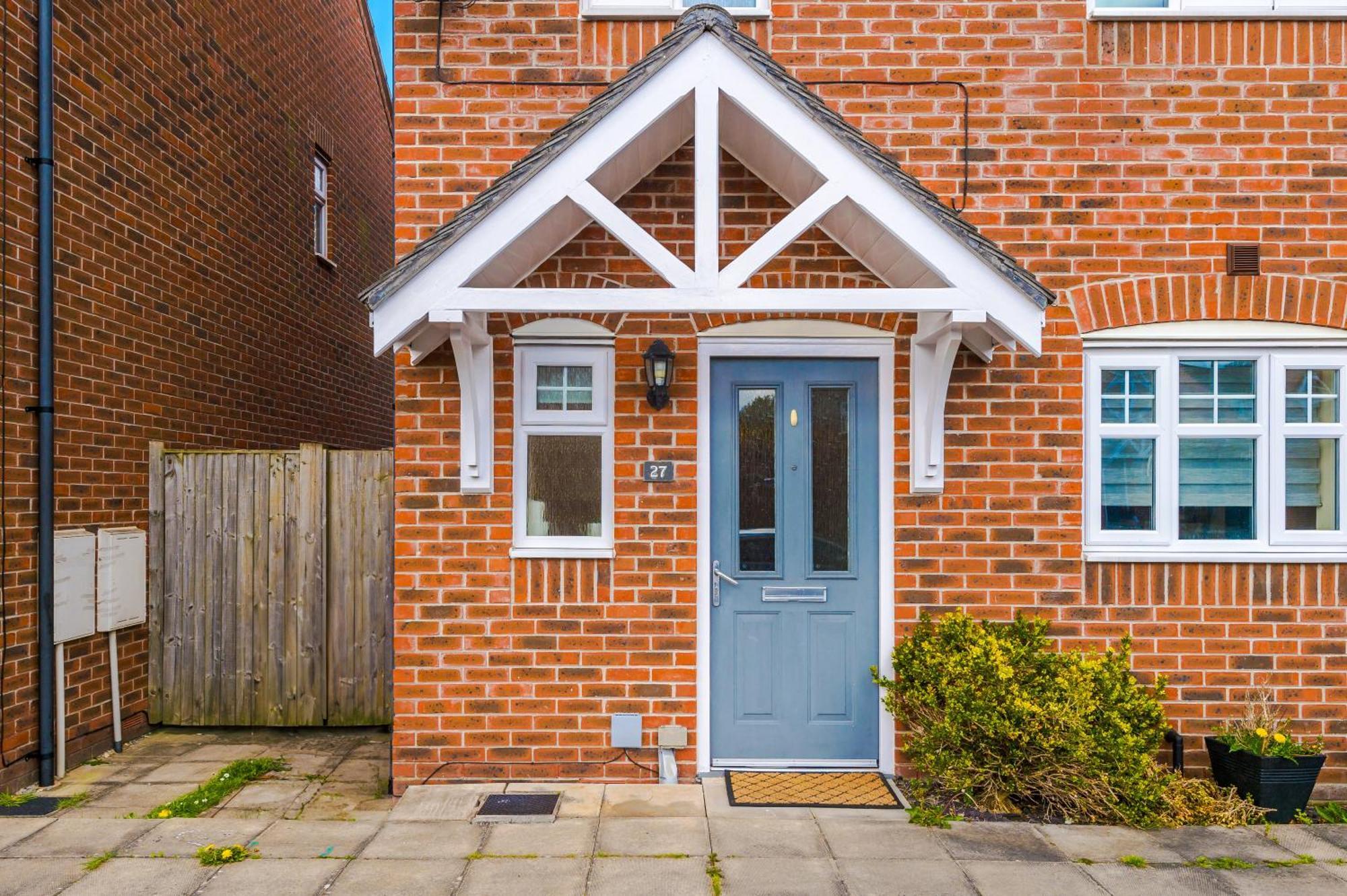 Modern Semi Detached In A Quiet Location, Driveway Parking Villa Ewloe Exterior foto