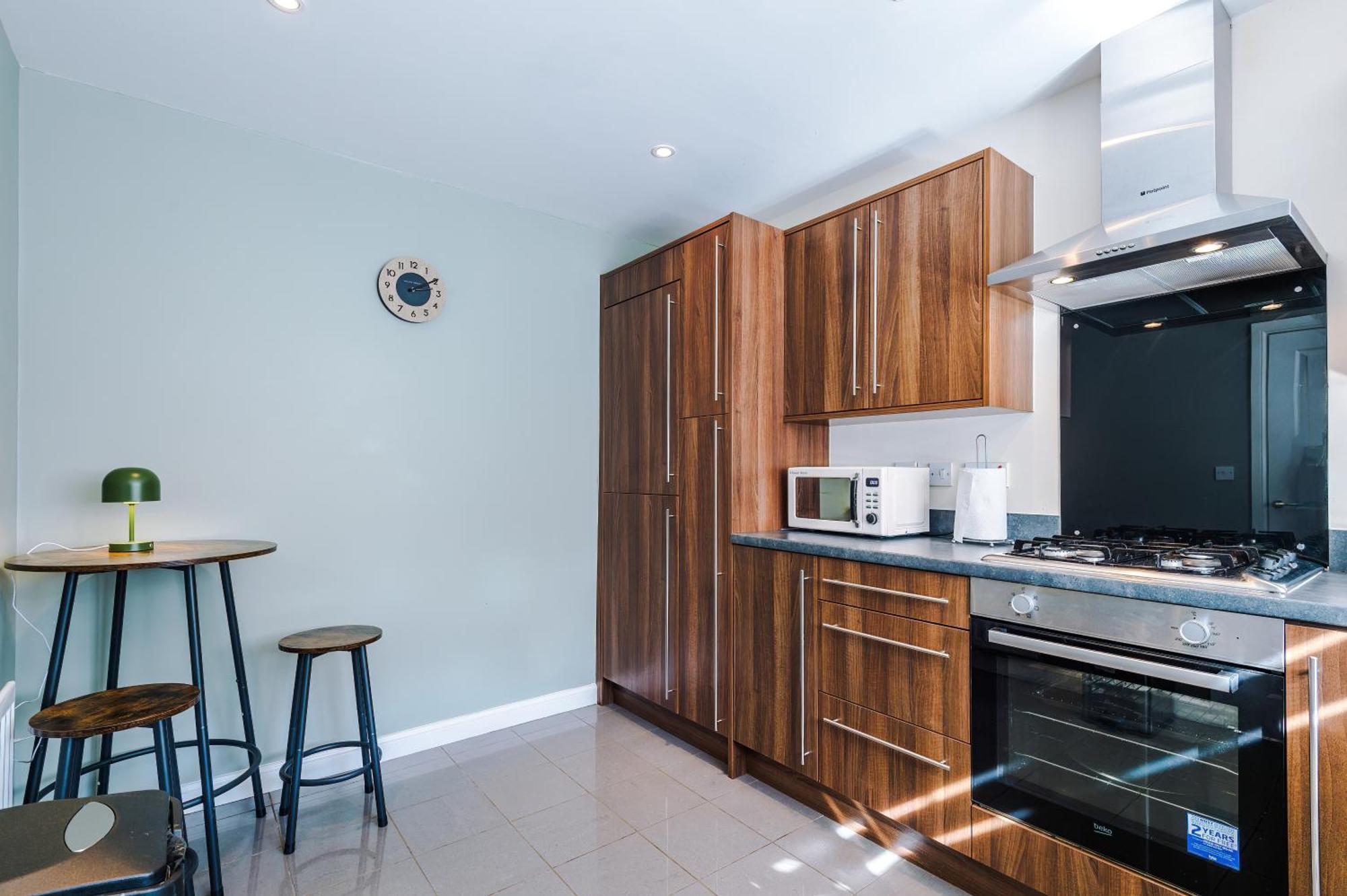 Modern Semi Detached In A Quiet Location, Driveway Parking Villa Ewloe Exterior foto