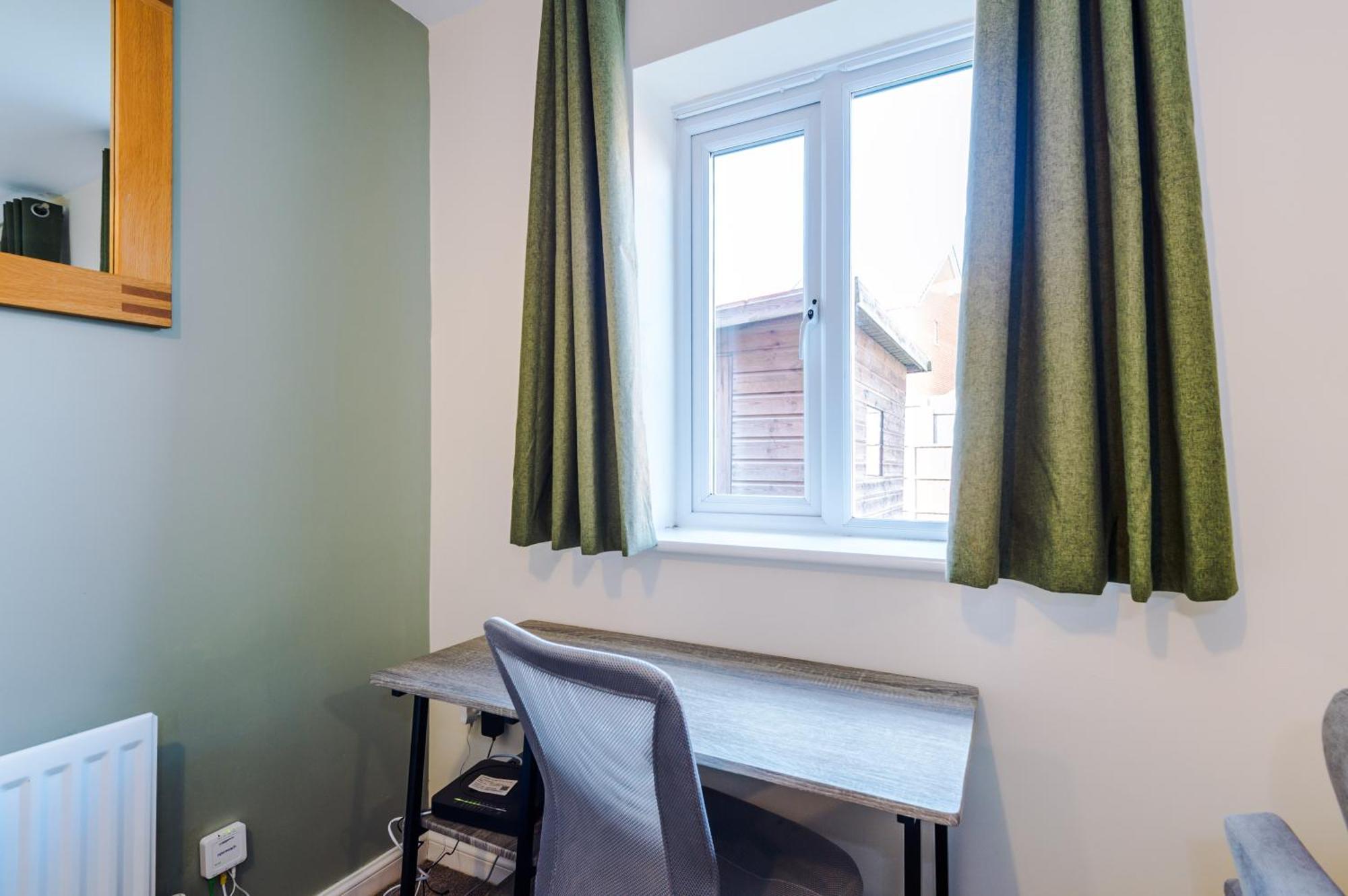 Modern Semi Detached In A Quiet Location, Driveway Parking Villa Ewloe Exterior foto