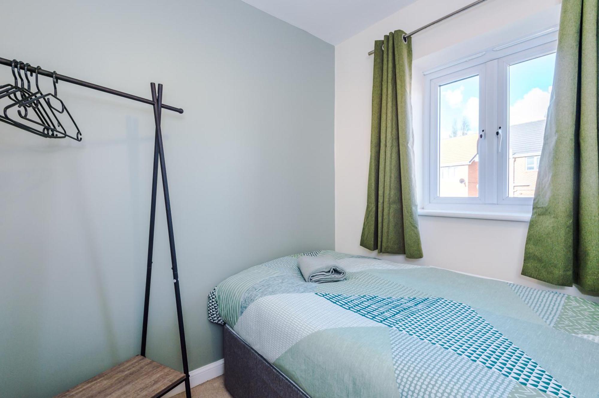 Modern Semi Detached In A Quiet Location, Driveway Parking Villa Ewloe Exterior foto