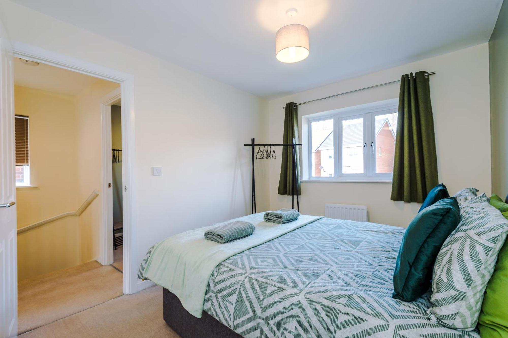 Modern Semi Detached In A Quiet Location, Driveway Parking Villa Ewloe Exterior foto